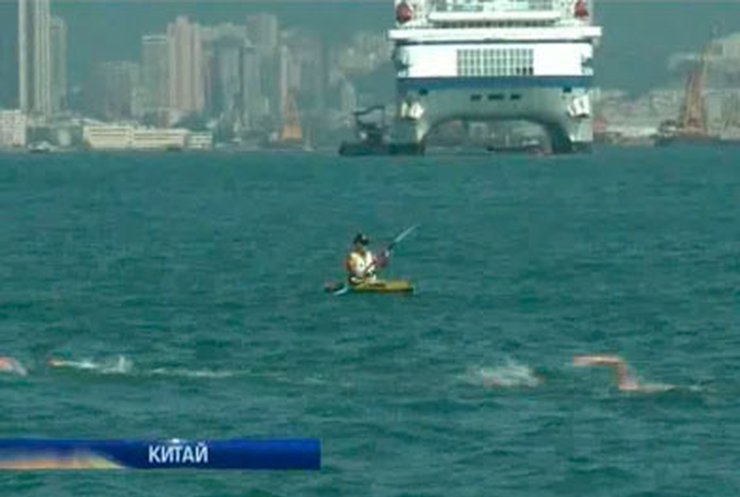 Немец стал победителем заплыва в Гонконге