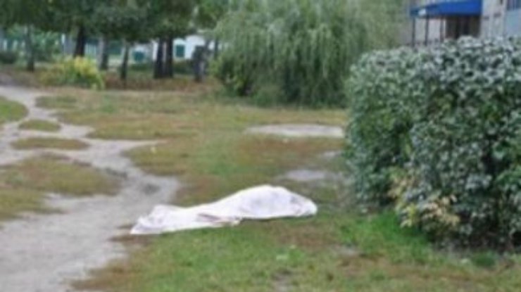 В Харькове возле школы обнаружили труп