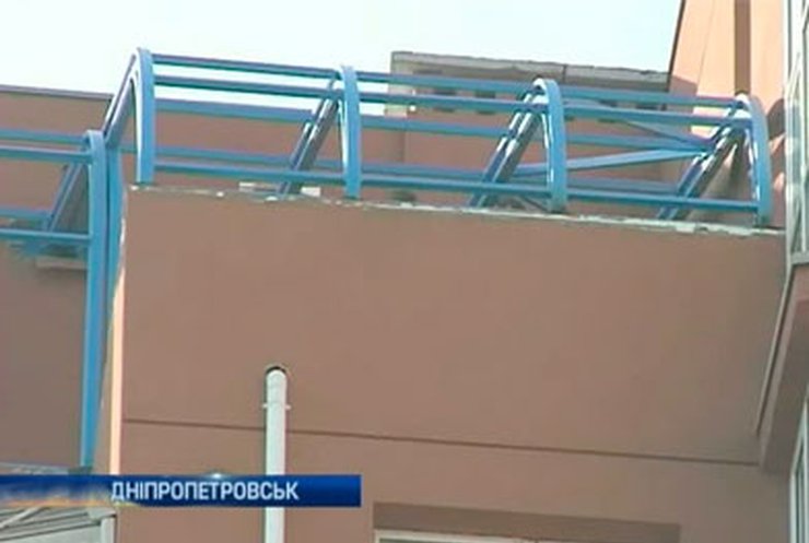 В Днепропетровске мужчина хотел обустроить 26-тонный бассейн на крыше новостройки