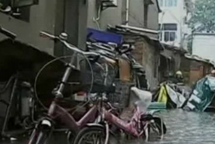 Китай приходит в себя после разрушительного тайфуна