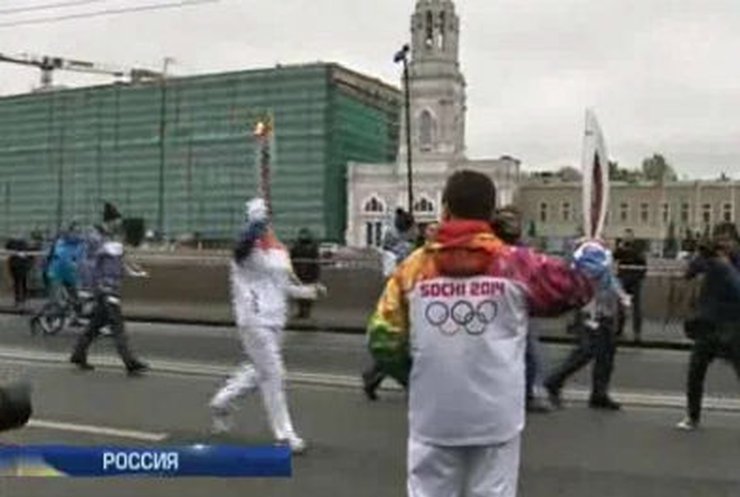 Олимпийский огонь четыре раза погас в Москве