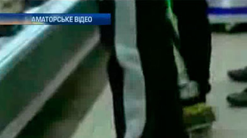 Пьяные луганские милиционеры в форме пытались купить водку