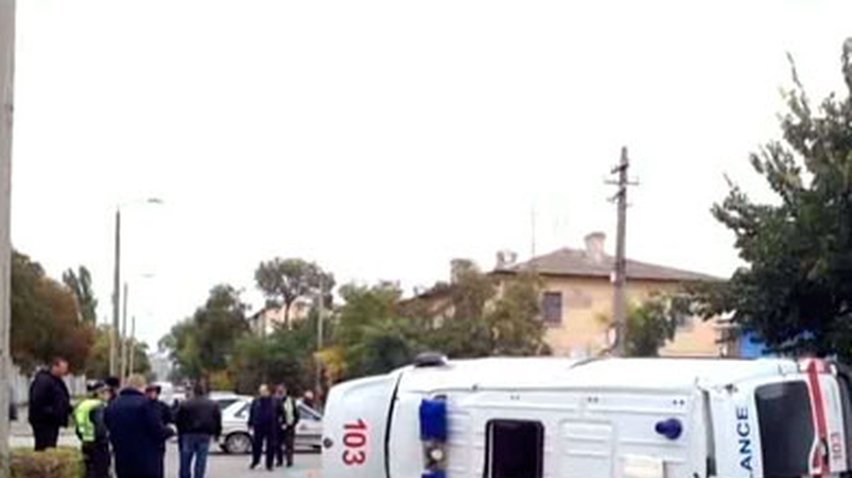 В Евпатории внедорожник не разминулся со скорой помощью