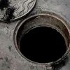 Во Львове ищут двухлетнего мальчика, упавшего в канализационный люк