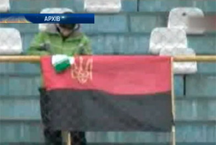 Красно-черный флаг стал символом "Карпат"