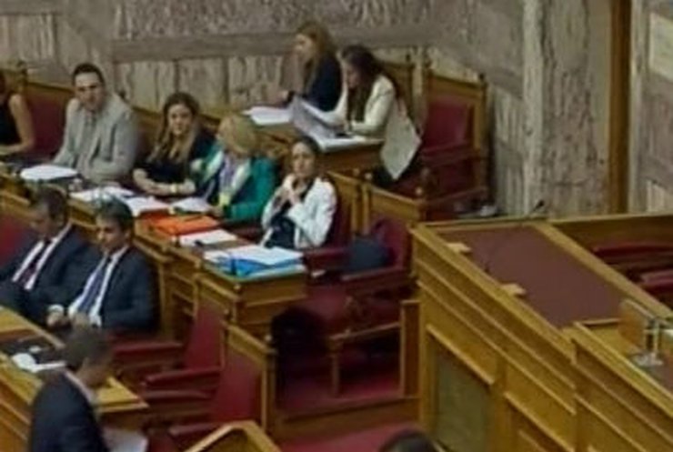 В Греции шестерых ультраправых депутатов лишили неприкосновенности