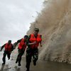 Десятки тысяч вьетнамцев эвакуировали из-за тайфуна "Нари"