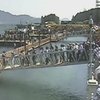 Китайские туристы обрушили мост