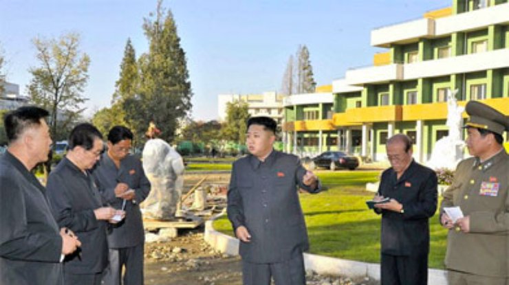 Ким Чен Ына вновь поймали на "фотошопе"