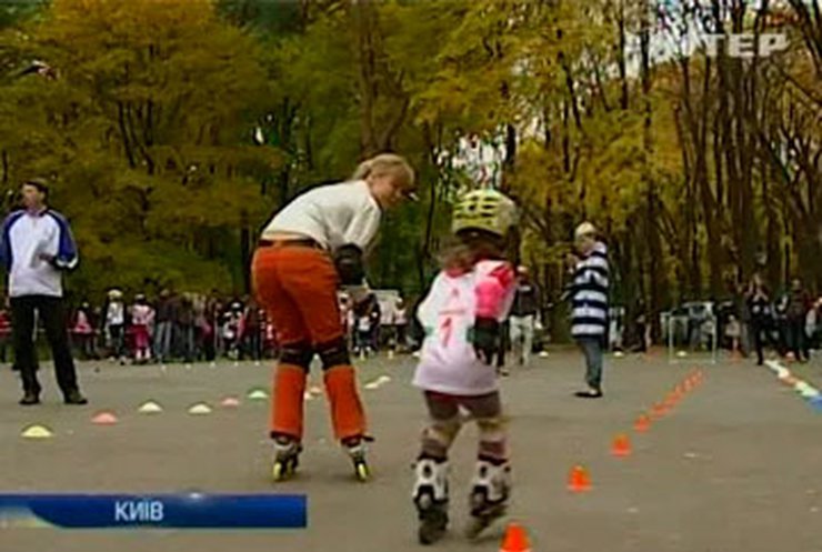 В Киеве прошли детские соревнования по катанию на роликах