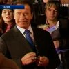 Шварценеггер развлекается с гаремом из бодибилдерш