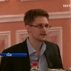 Отец Эдварда Сноудена советует сыну оставаться в России