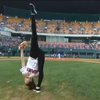 Южнокорейская гимнастка удивила всех на бейсбольном матче