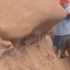 Американские вандалы "уронили" камень в Долине гоблинов