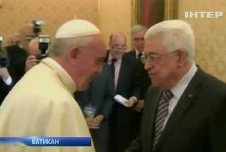 Папа римский подарил ручку главе Палестины