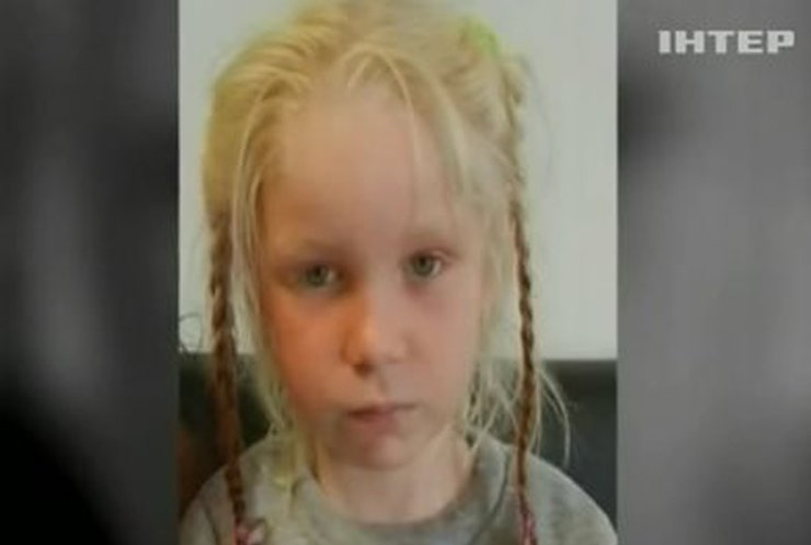 В Греции ищут родителей белокурой девочки, похищенной цыганами