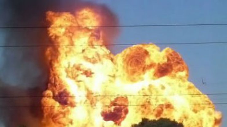 Грузовой поезд, перевозивший нефть, сошел с рельсов в Канаде; цистерна взорвалась