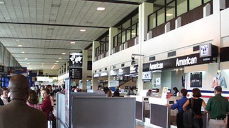 Тысячи пассажиров "застряли" в аэропорту Панамы из-за системного сбоя