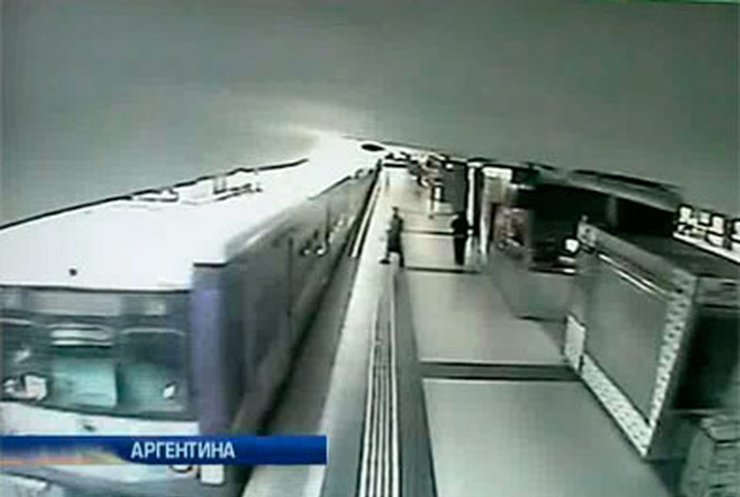 Более сотни человек получили ранения из-за аварии поезда в Аргентине