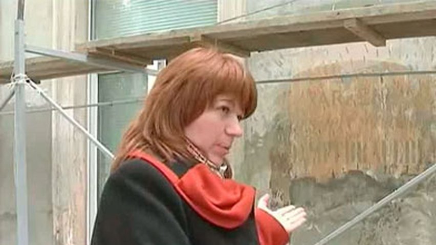 Черновицкие рабочие нашли на стене детдома старинную надпись