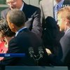 Президент-джентельмен: Обама не дал упасть женщине, которой стало плохо во время его выступления
