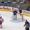 Вратарь ХК "Торонто" пропустил самый курьезный гол в истории хоккея