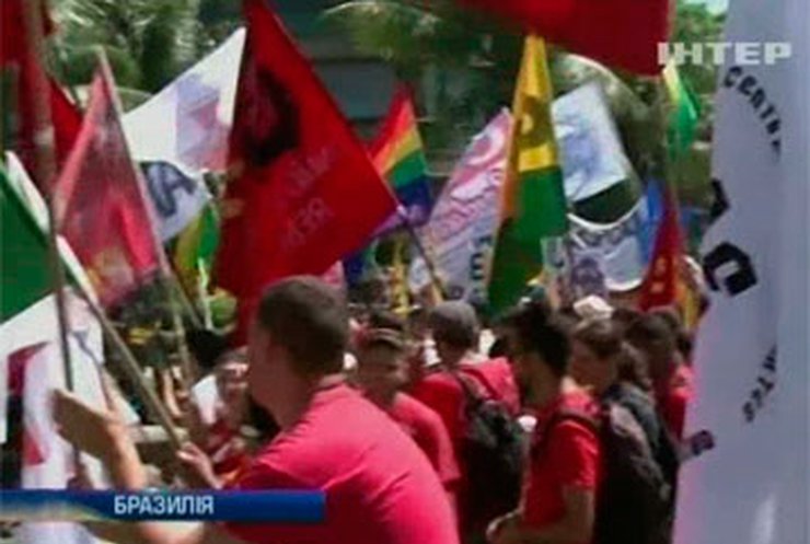 Сотни бразильцев вышли протестовать против передачи нефтяного шельфа частным компаниям