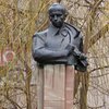 В двух населенных пунктах Тернопольщины неизвестные повредили памятники Бандере