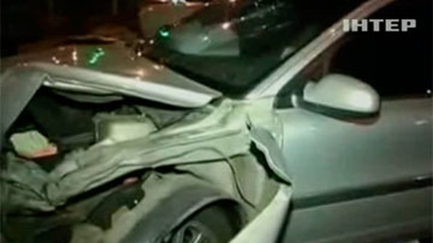 В Киеве иномарка протаранила Жигули и въехала в толпу людей