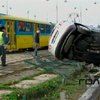 В Киеве иномарка влетела на трамвайные пути