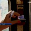 Во Львове контролеры заставили девушку просить деньги у прохожих на штраф