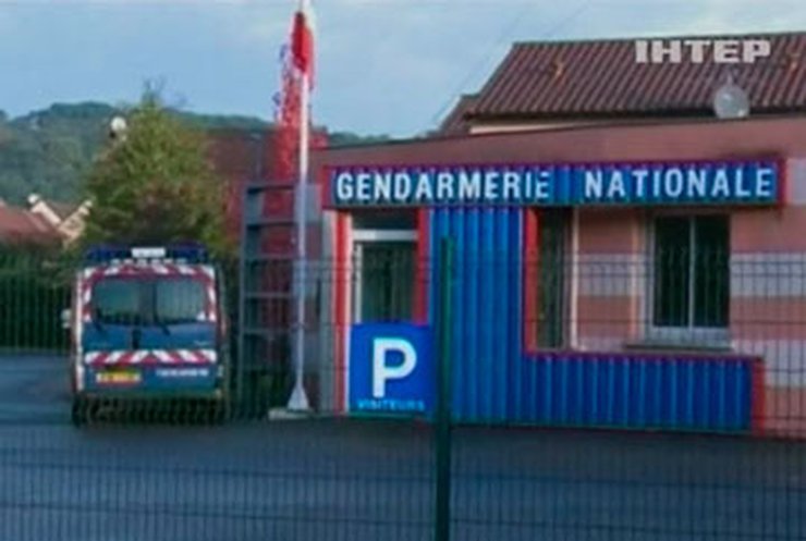 Во Франции задержаны родители, от рождения державшие свою дочь в багажнике машины