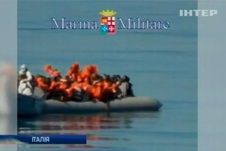 Итальянцы вновь спасли корабль с африканскими беженцами