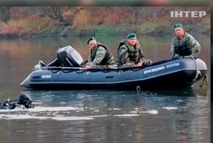 Пограничиники выявили пластмассовый трубопровод, нелегально перекачивающий спирт