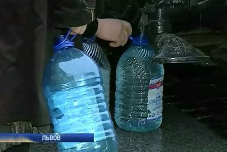Из-за подключения нового водопровода центр Львова остался без воды