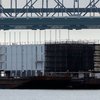Стало известно, для чего Google использует таинственную баржу в заливе