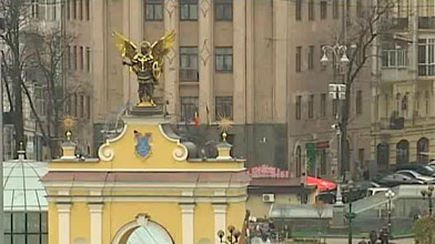 В Киеве на зиму начали "консервировать" фонтаны