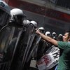 Болельщики греческих футбольных клубов устроили драку в центре Афин