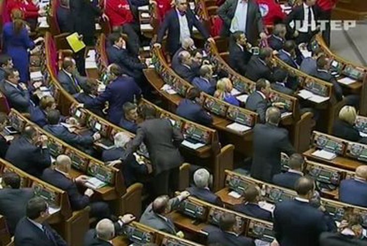 Действующая Рада работает ровно год - первые итоги