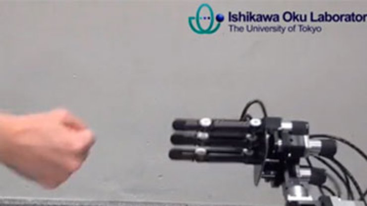 В Японии создали робота, обыгрывающего человека в "камень-ножницы-бумага" в 100% случаев