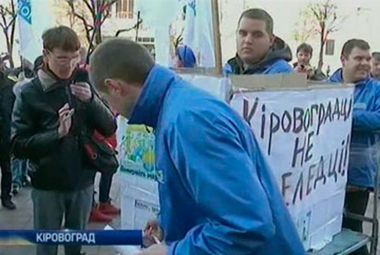 Жители Кировограда провели штурм мэрии из-за переполненного транспорта