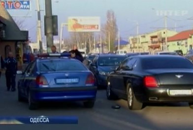 В Одессе владелец автосалона дорогих машин сбил 23-летнего парня