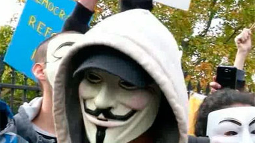 "Анонимусы" вышли на акции протеста по всему миру