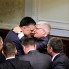 Принес поздравления: Чечетов зашел во фракцию "Свобода" и расцеловал Тягнибока