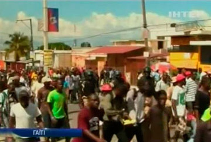 Гаитяне вышли на массовые протесты против действий власти