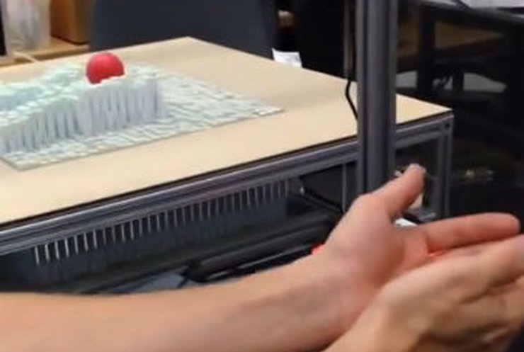 Ученые создали стол, который формирует 3D-версию происходящего рядом