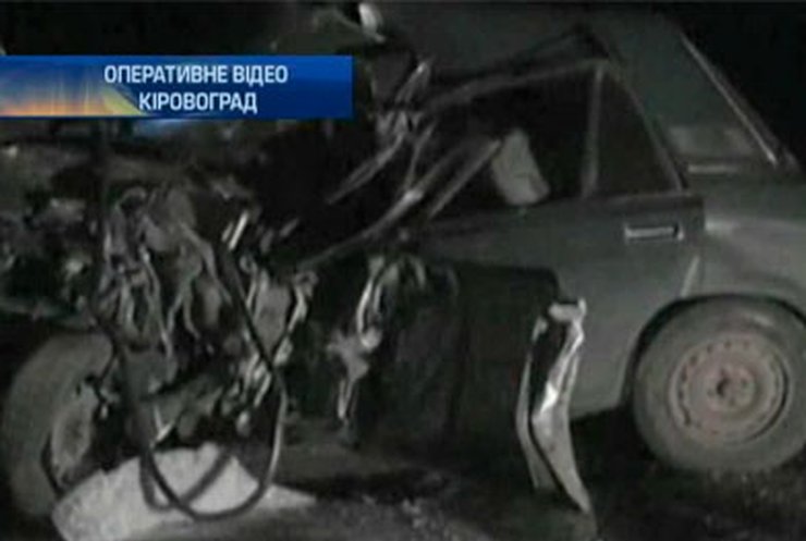 Под Кировоградом "Жигули" врезались в фуру: Водитель легковушки погиб
