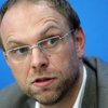 Власенко допрашивают в присутствии понятых