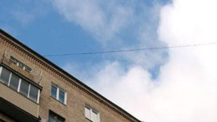 В Краматорске школьница-гот выпрыгнула с 7 этажа после критики отца