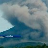 В Индонезии снова извергается вулкан Синабунг
